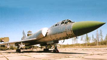 Впервые поднялся в небо Ту-128