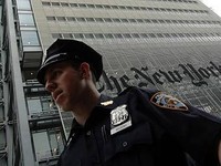 Под прицелом: нью-йоркские полицейские готовы стрелять по самолетам