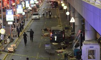 В связи с терактом в аэропорту Стамбула, рейсы будут приниматься в других городах Турции